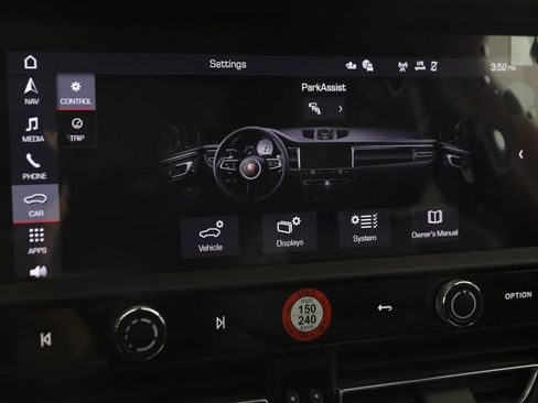 Used 2025 Porsche Macan image 41