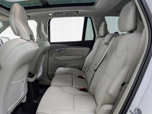 Used 2024 Volvo XC90 T8 Plus w/ Protection Package Premier image 18