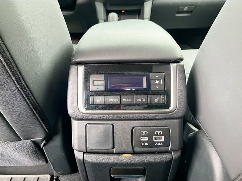 Used 2024 Subaru Ascent Limited image 27