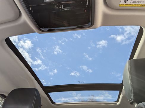 Used 2023 Land Rover Range Rover Velar S image 25