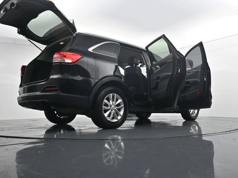 Used 2017 Kia Sorento FWD w/ LX Convenience Package image 48