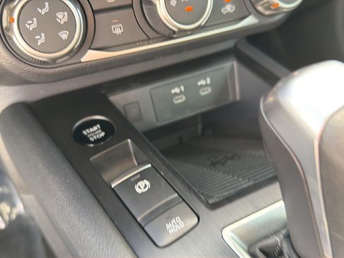 Certified 2025 Nissan Kicks SV w/ SV Premium Package FWD image 28