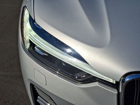Certified 2023 Volvo XC60 B5 Plus w/ Climate Package image 9