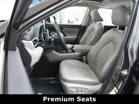 Used 2023 Toyota Highlander XLE image 26