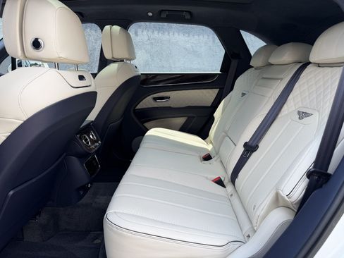 Certified 2023 Bentley Bentayga AWD/4WD image 36