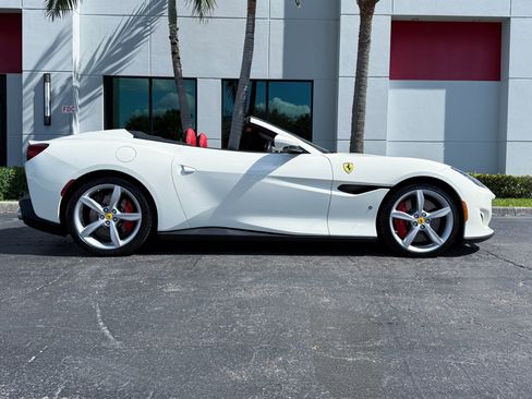 Used 2020 Ferrari Portofino image 2