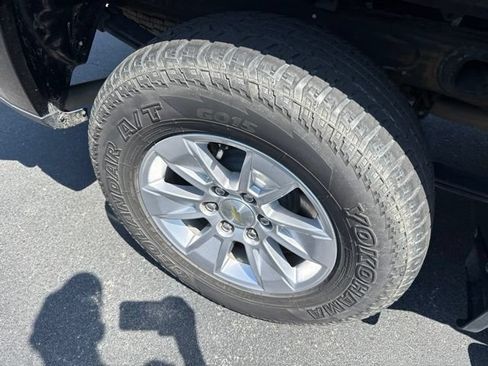 Used 2020 Chevrolet Silverado 1500 LT RWD image 10