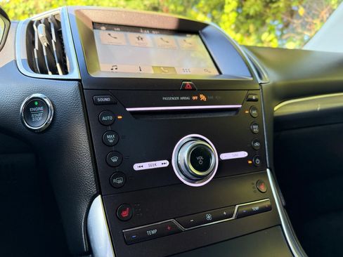 Used 2019 Ford Edge Titanium AWD/4WD image 40