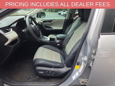 Used 2022 Toyota RAV4 XLE AWD/4WD image 6