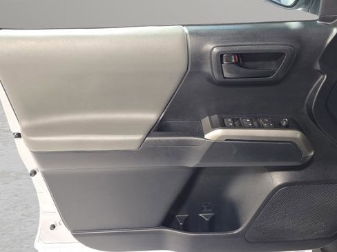 Used 2019 Toyota Tacoma Limited image 9