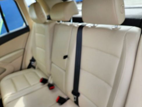 Used 2017 Volkswagen Tiguan S image 14