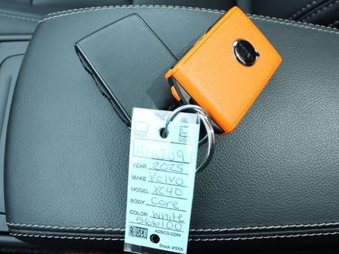 Used 2025 Volvo XC40 B5 Core image 29