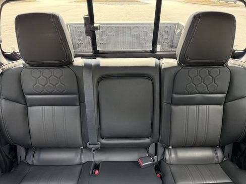 Used 2024 Nissan Frontier SL w/ Technology Package RWD image 33