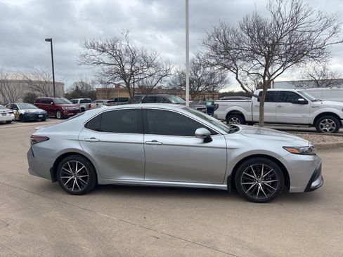 Certified 2023 Toyota Camry SE image 4