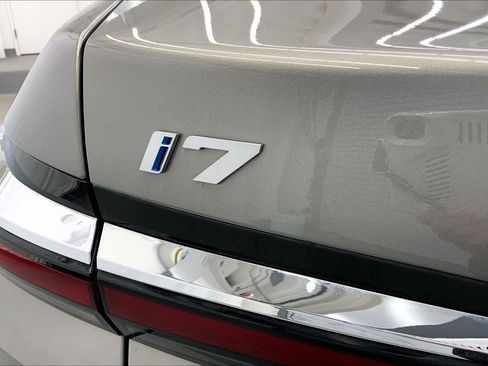 Used 2024 BMW i7 eDrive50 RWD image 18