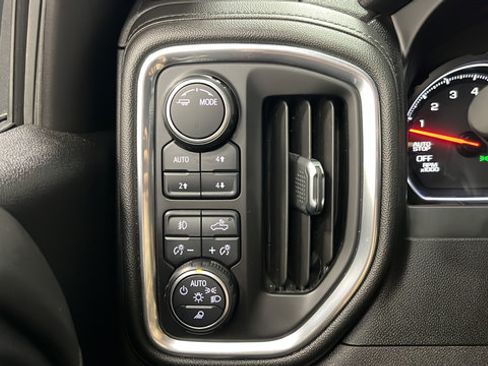 Used 2021 Chevrolet Silverado 1500 LT Trail Boss w/ Convenience Package II AWD/4WD image 34