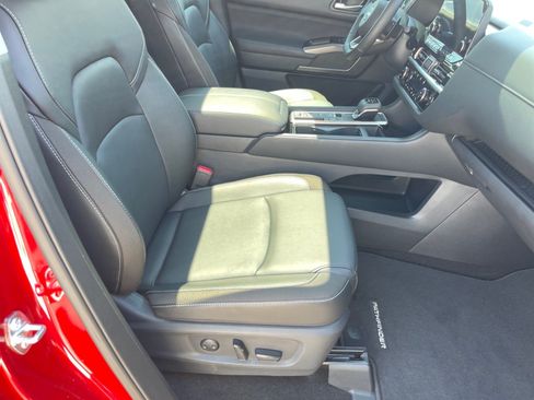 Used 2025 Nissan Pathfinder SL w/ SL Premium Package FWD image 18