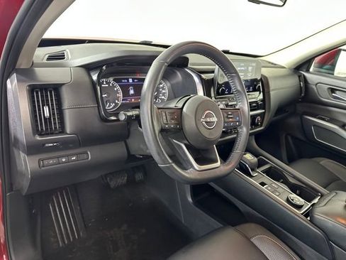 Used 2023 Nissan Pathfinder SL image 13