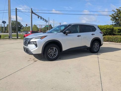 Used 2024 Nissan Rogue S AWD/4WD image 7