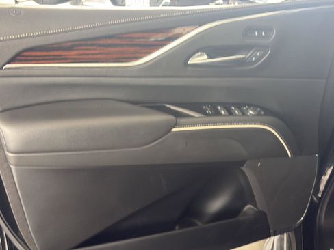 Used 2022 Cadillac Escalade ESV Luxury RWD image 4