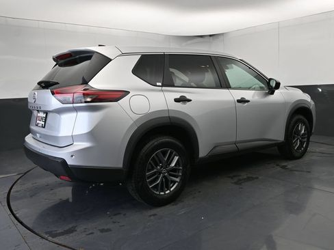 Used 2024 Nissan Rogue S FWD image 12