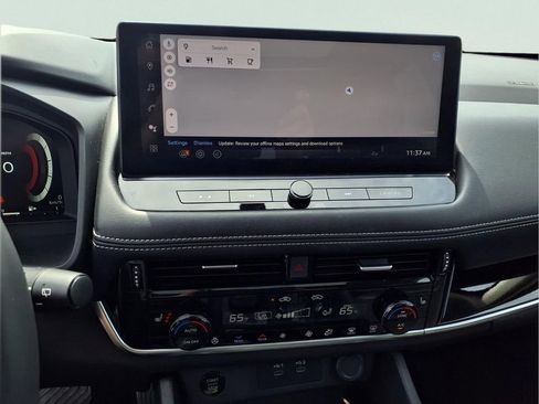 Used 2025 Nissan Rogue SL w/ Tech Package FWD image 6