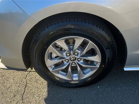 Certified 2022 Toyota Sienna LE image 7