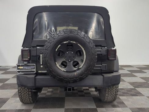 Used 2012 Jeep Wrangler Unlimited Sport AWD/4WD image 6