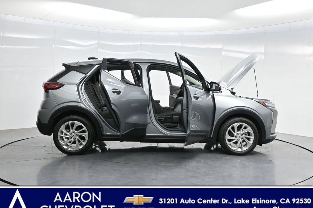 Used 2027 Chevrolet Bolt LT w/ Comfort Package FWD image 3