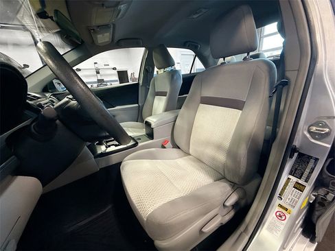 Used 2013 Toyota Camry LE image 6