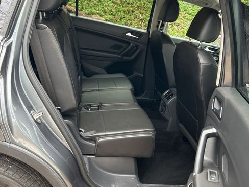 Used 2018 Volkswagen Tiguan SE w/ 3rd Row Seat Package image 12