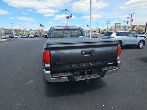 Used 2019 Toyota Tacoma SR5 AWD/4WD image 4