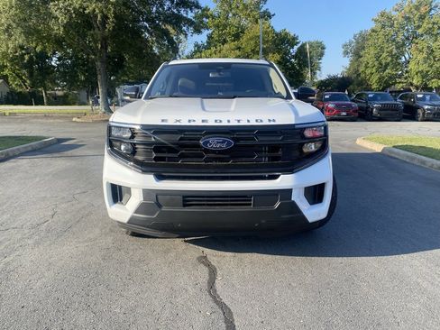 New 2025 Ford Expedition Active image 2