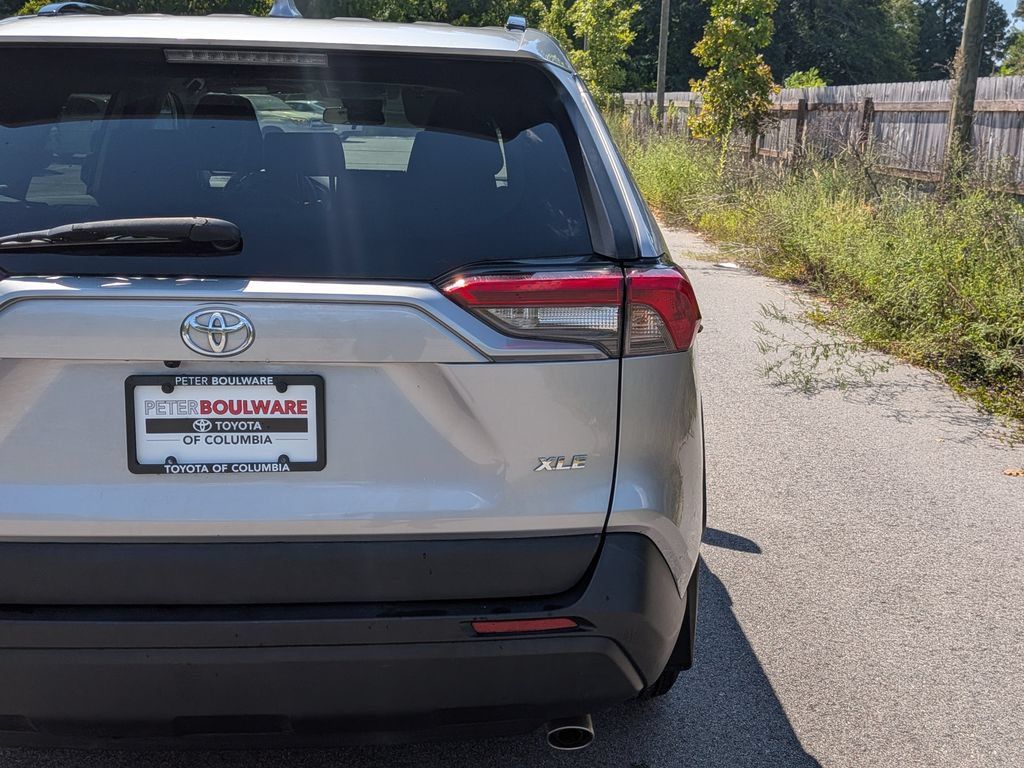 Used 2021 Toyota RAV4 XLE FWD image 8