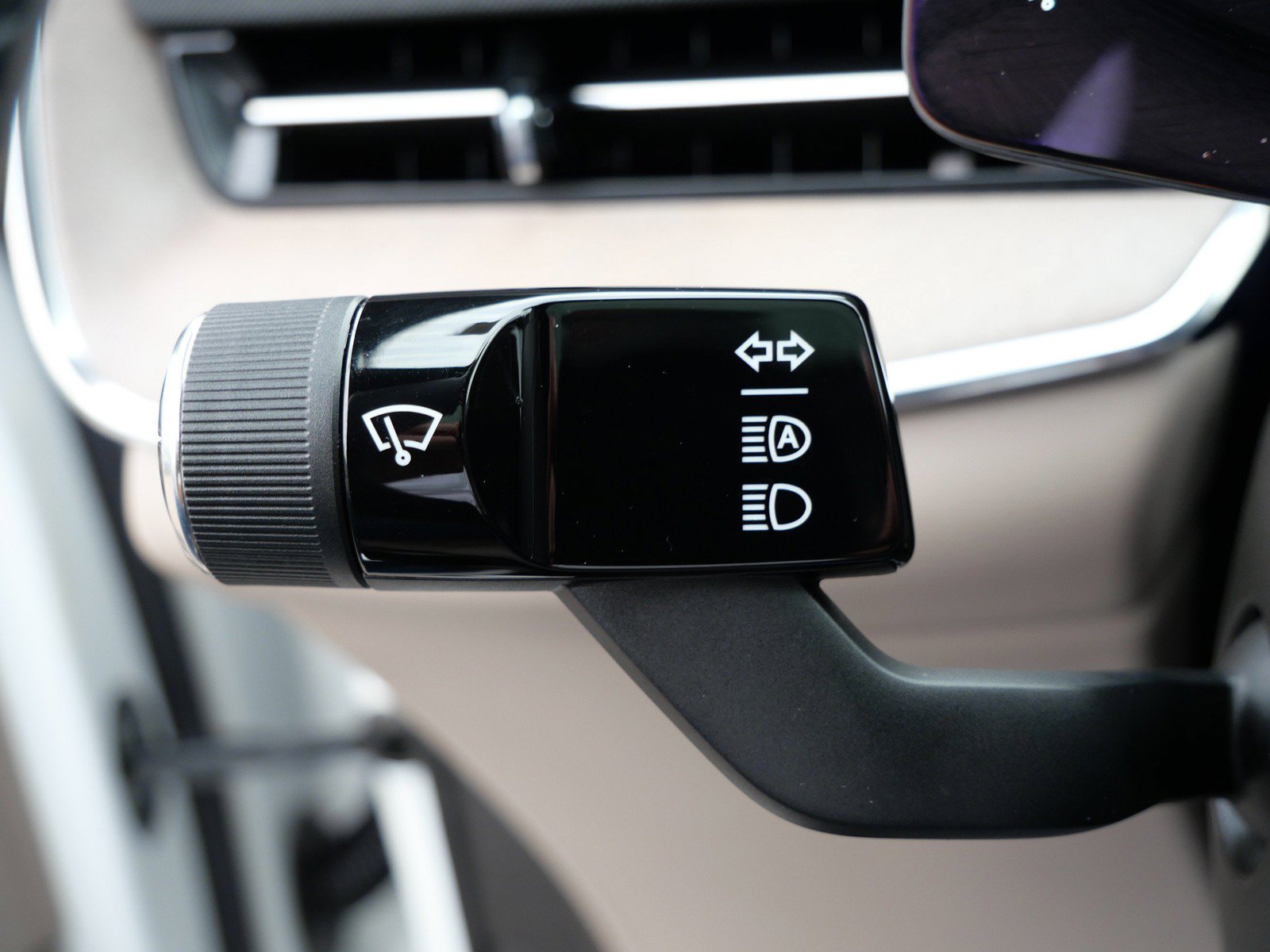 Certified 2025 Volvo EX90 Plus AWD/4WD image 25