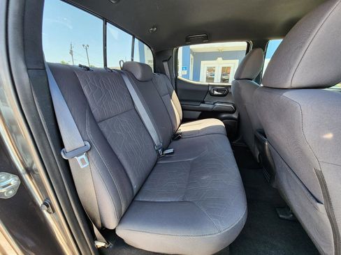 Used 2017 Toyota Tacoma TRD Off-Road w/ Tow Package image 28