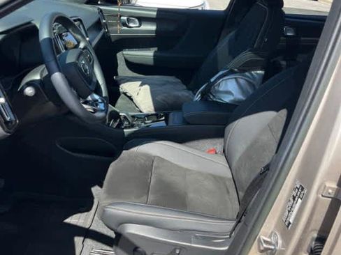 Used 2023 Volvo XC40 Recharge Ultimate w/ Protection Package Premier AWD/4WD image 2
