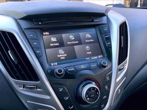 Used 2013 Hyundai Veloster w/Gray Int image 29