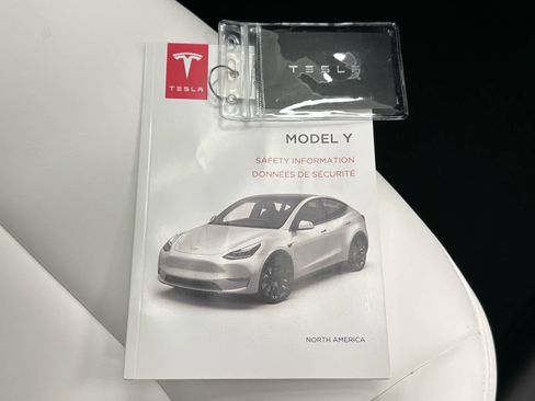Used 2022 Tesla Model Y Long Range image 38