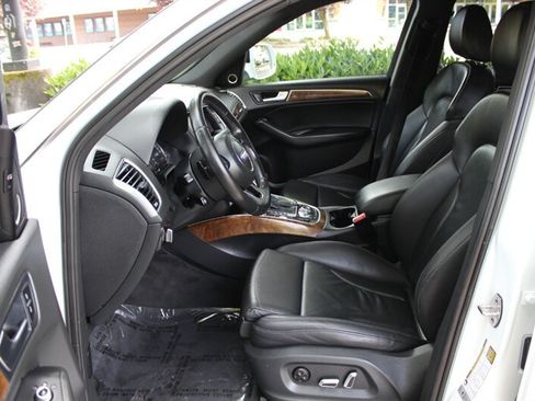 Used 2015 Audi Q5 2.0T Premium Plus w/ Technology Package AWD/4WD image 10