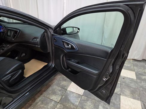 Used 2016 Chrysler 200 S w/ Comfort Group image 12