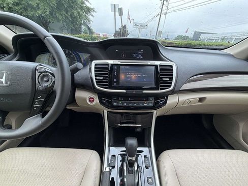 Used 2017 Honda Accord EX-L image 24