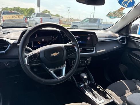Used 2025 Chevrolet TrailBlazer LT w/ Convenience Package FWD image 14