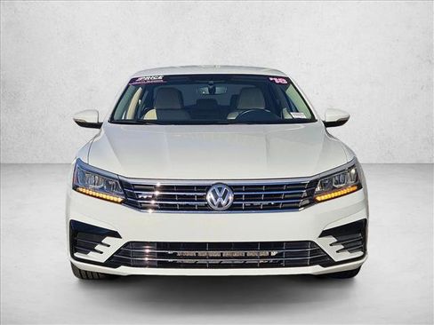 Used 2018 Volkswagen Passat 2.0T R-Line image 2