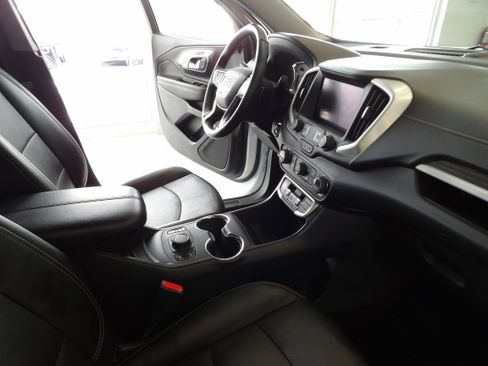 Used 2023 GMC Terrain SLT image 20