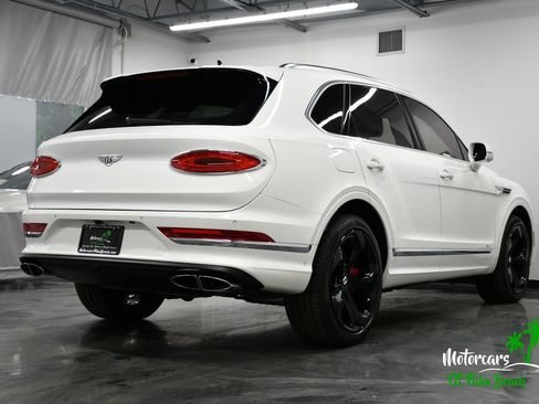 Used 2023 Bentley Bentayga AWD/4WD image 20
