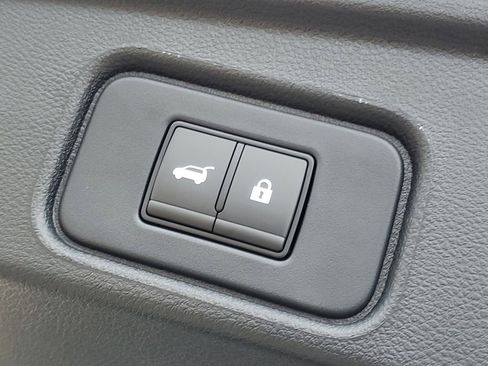 New 2025 Nissan Pathfinder SL image 8