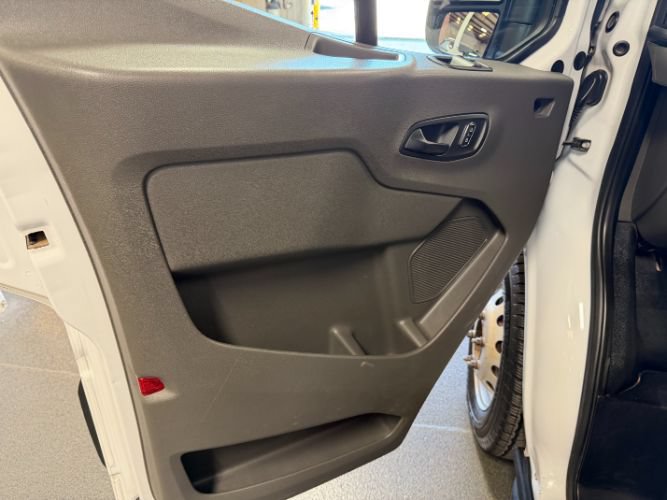 Used 2022 Ford Transit 350 DRW RWD image 9