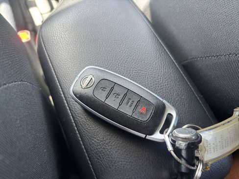 Used 2025 Nissan Versa SV FWD image 20