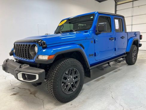 Used 2024 Jeep Gladiator Sport image 11